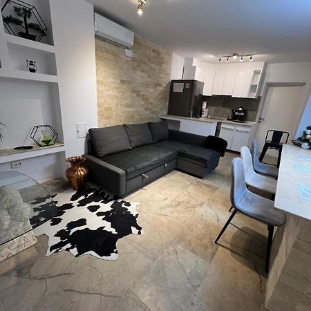 Luxus Cluj Airport Apartments ภายนอก รูปภาพ