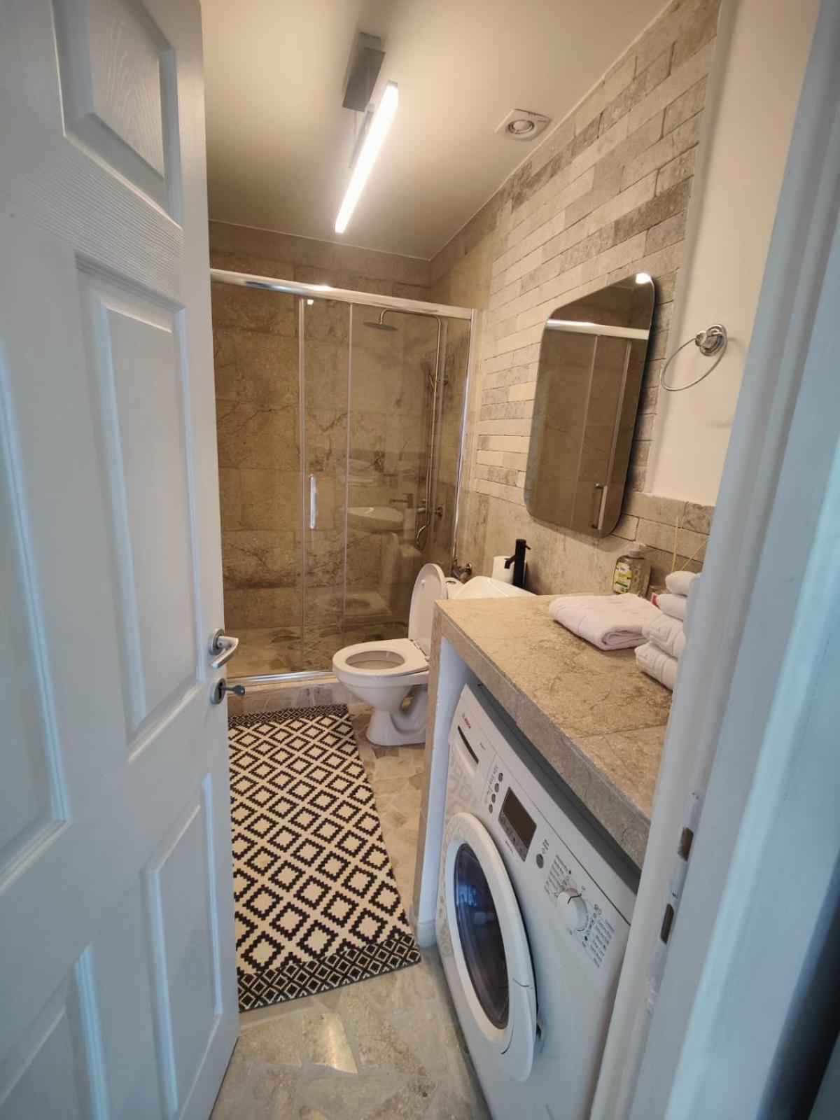 Luxus Cluj Airport Apartments ภายนอก รูปภาพ