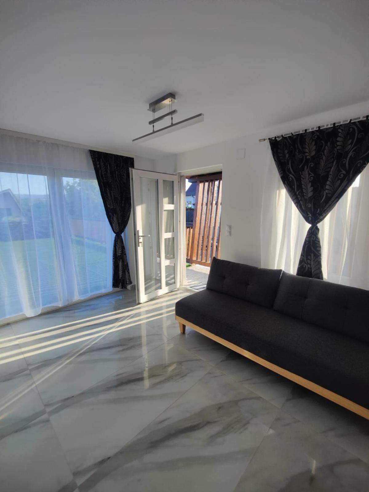 Luxus Cluj Airport Apartments ภายนอก รูปภาพ