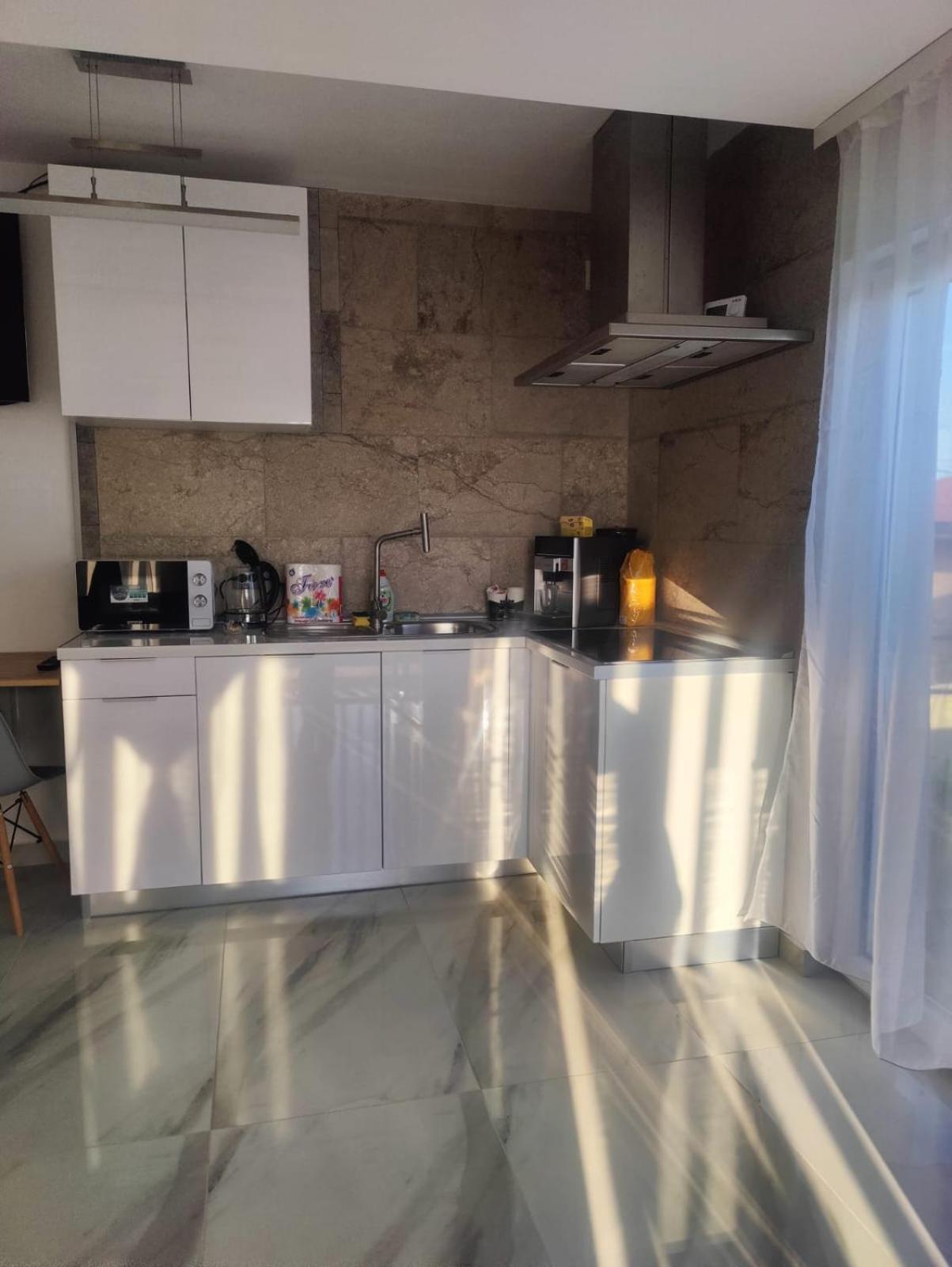 Luxus Cluj Airport Apartments ภายนอก รูปภาพ