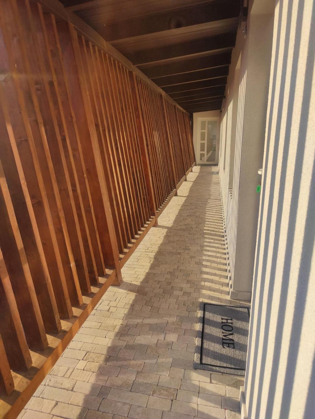 Luxus Cluj Airport Apartments ภายนอก รูปภาพ
