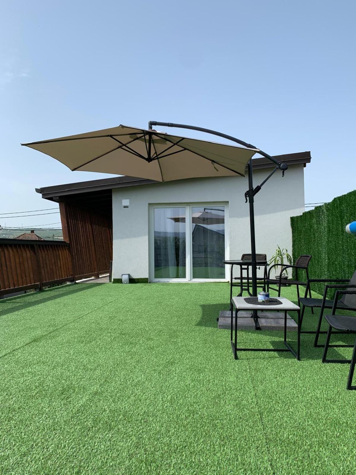 Luxus Cluj Airport Apartments ภายนอก รูปภาพ