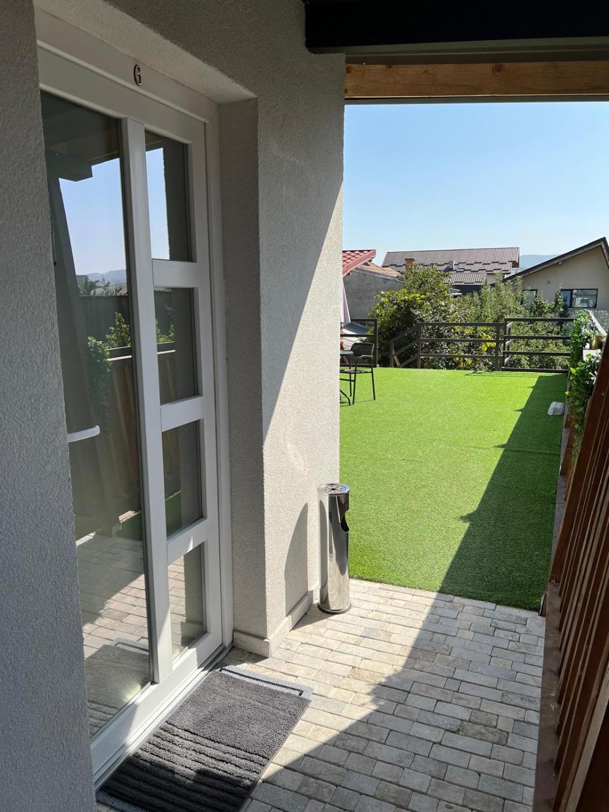 Luxus Cluj Airport Apartments ภายนอก รูปภาพ