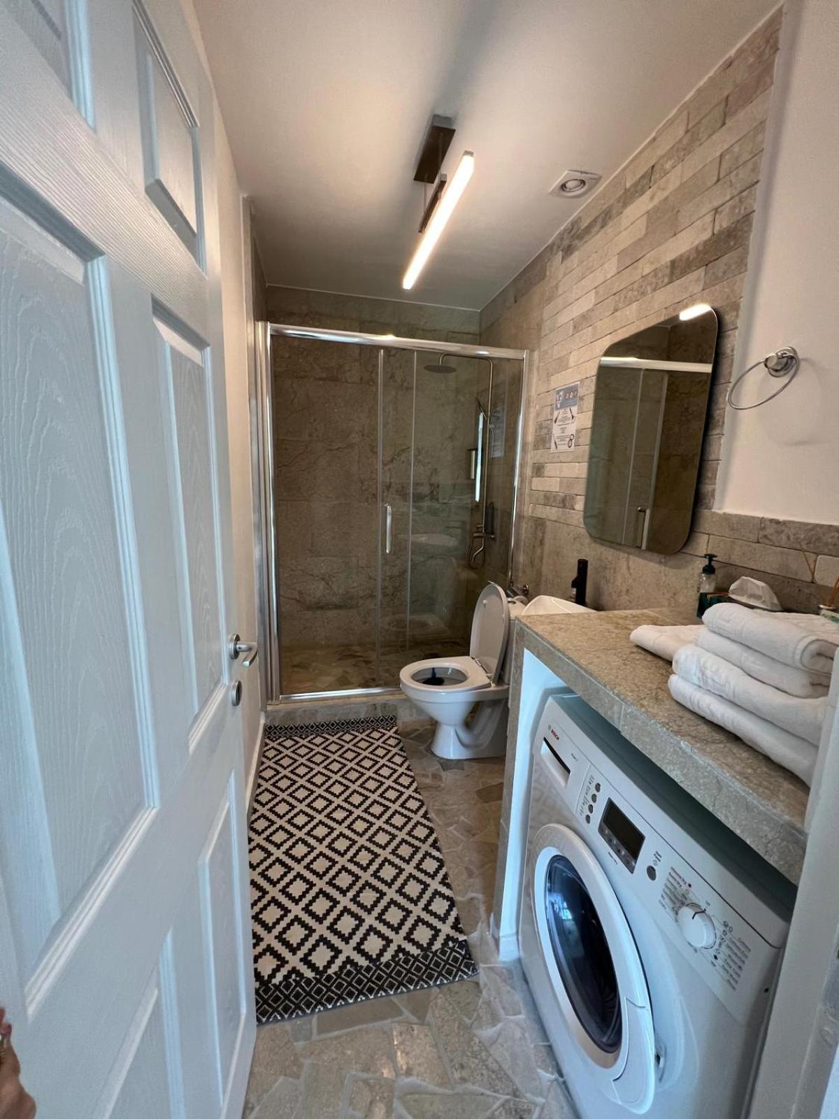 Luxus Cluj Airport Apartments ภายนอก รูปภาพ