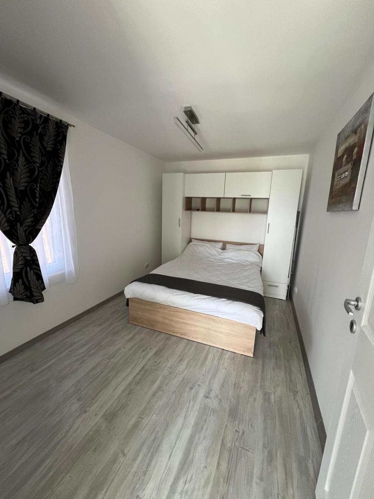 Luxus Cluj Airport Apartments ภายนอก รูปภาพ