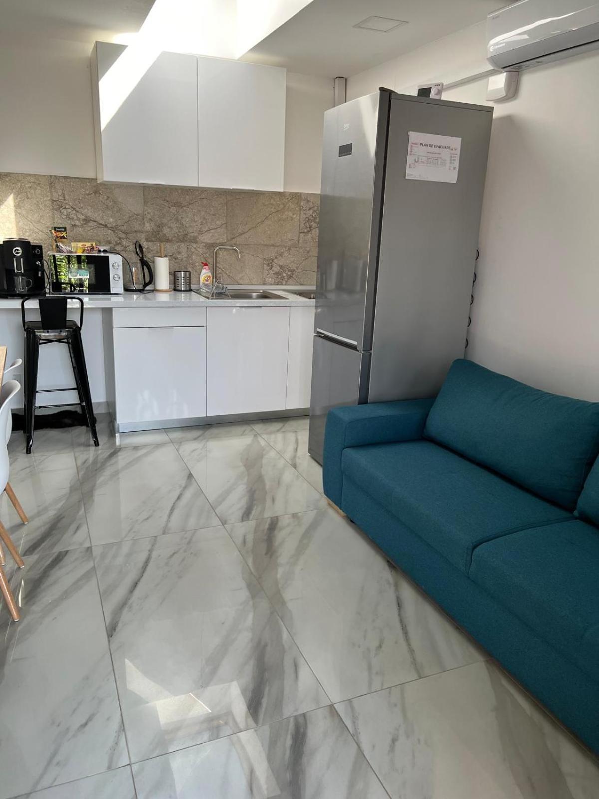 Luxus Cluj Airport Apartments ภายนอก รูปภาพ