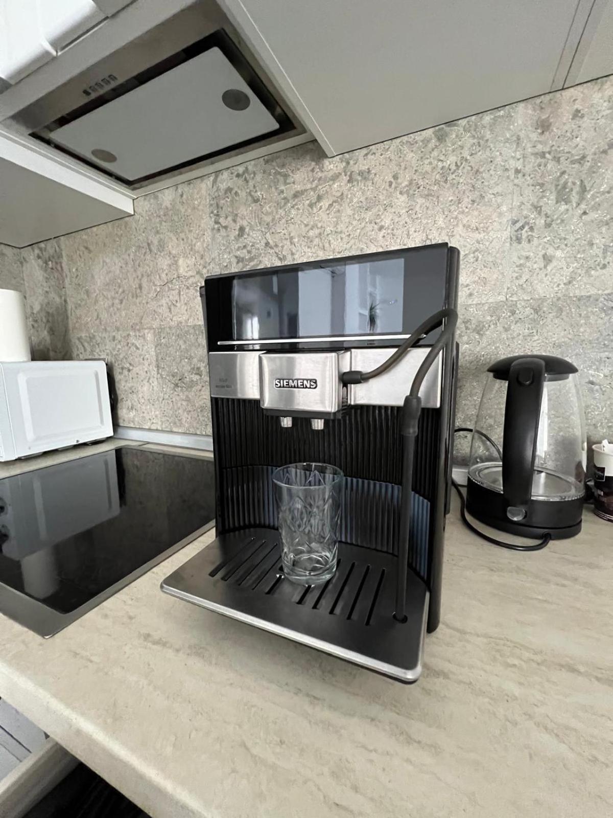 Luxus Cluj Airport Apartments ภายนอก รูปภาพ