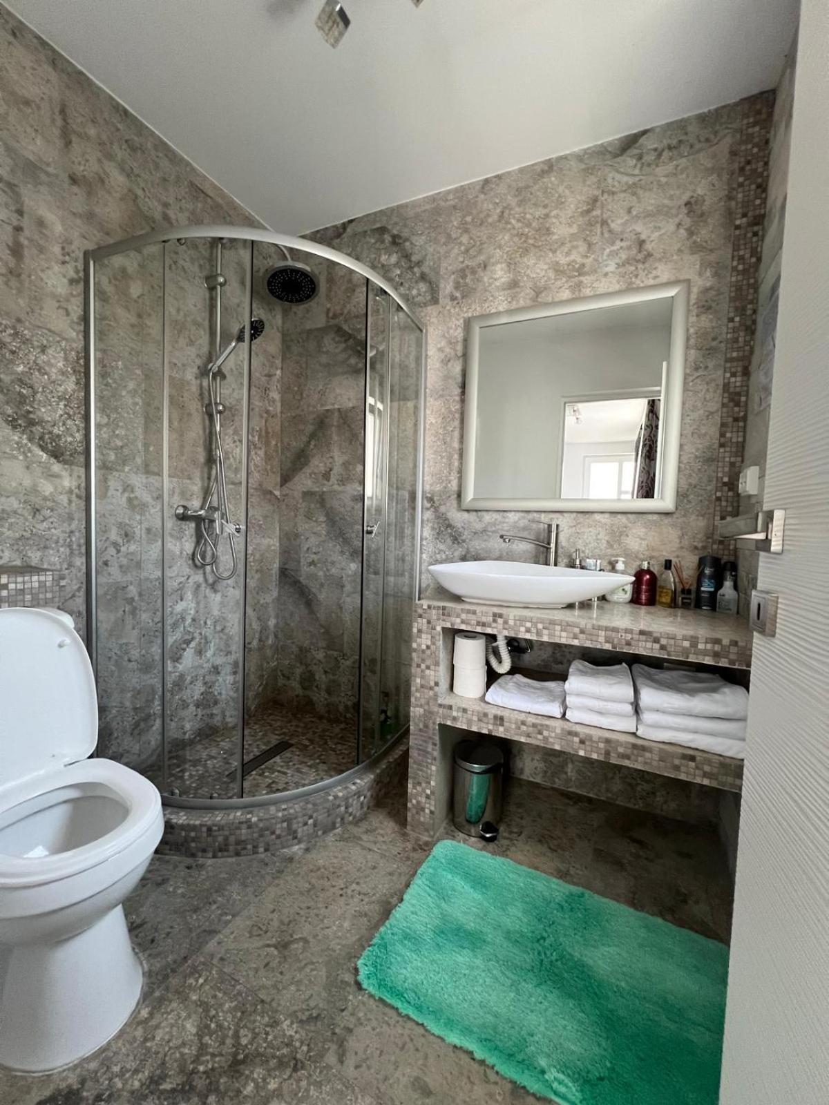 Luxus Cluj Airport Apartments ภายนอก รูปภาพ
