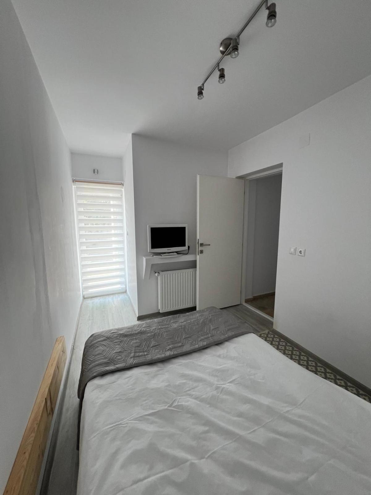 Luxus Cluj Airport Apartments ภายนอก รูปภาพ