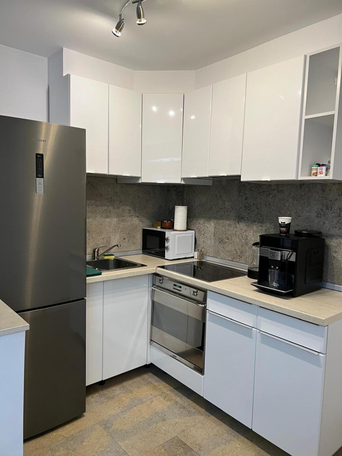 Luxus Cluj Airport Apartments ภายนอก รูปภาพ