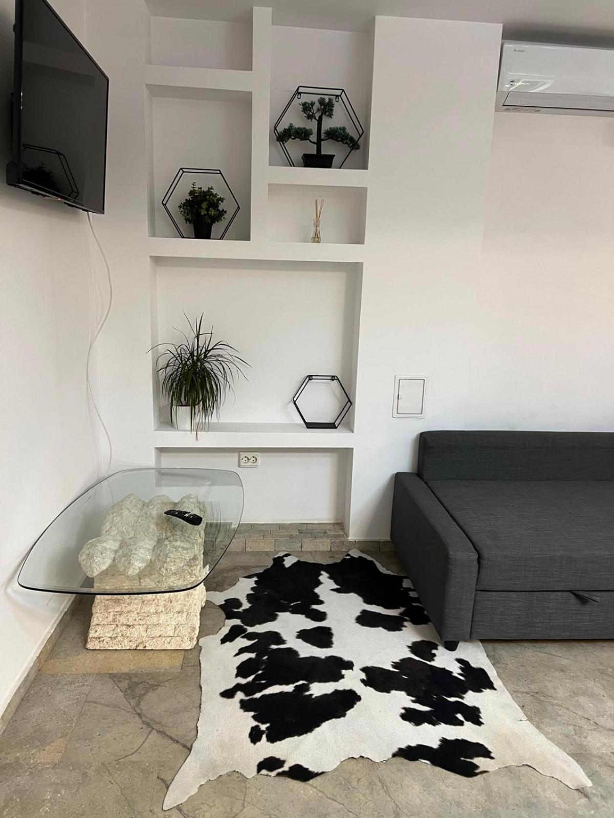Luxus Cluj Airport Apartments ภายนอก รูปภาพ