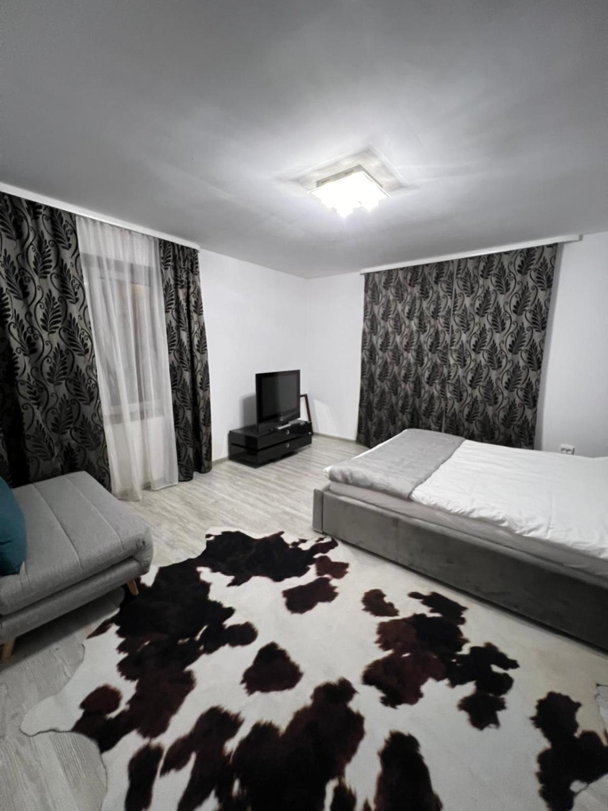Luxus Cluj Airport Apartments ภายนอก รูปภาพ