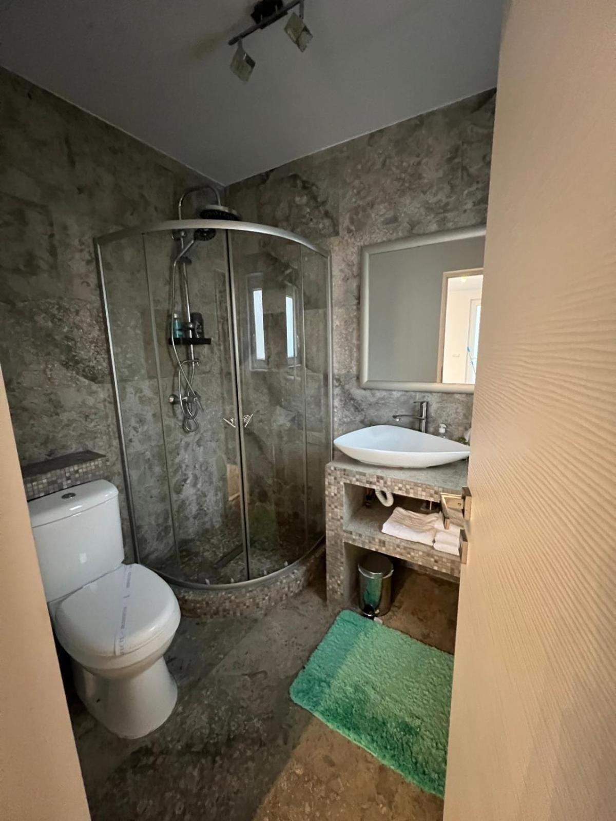 Luxus Cluj Airport Apartments ภายนอก รูปภาพ