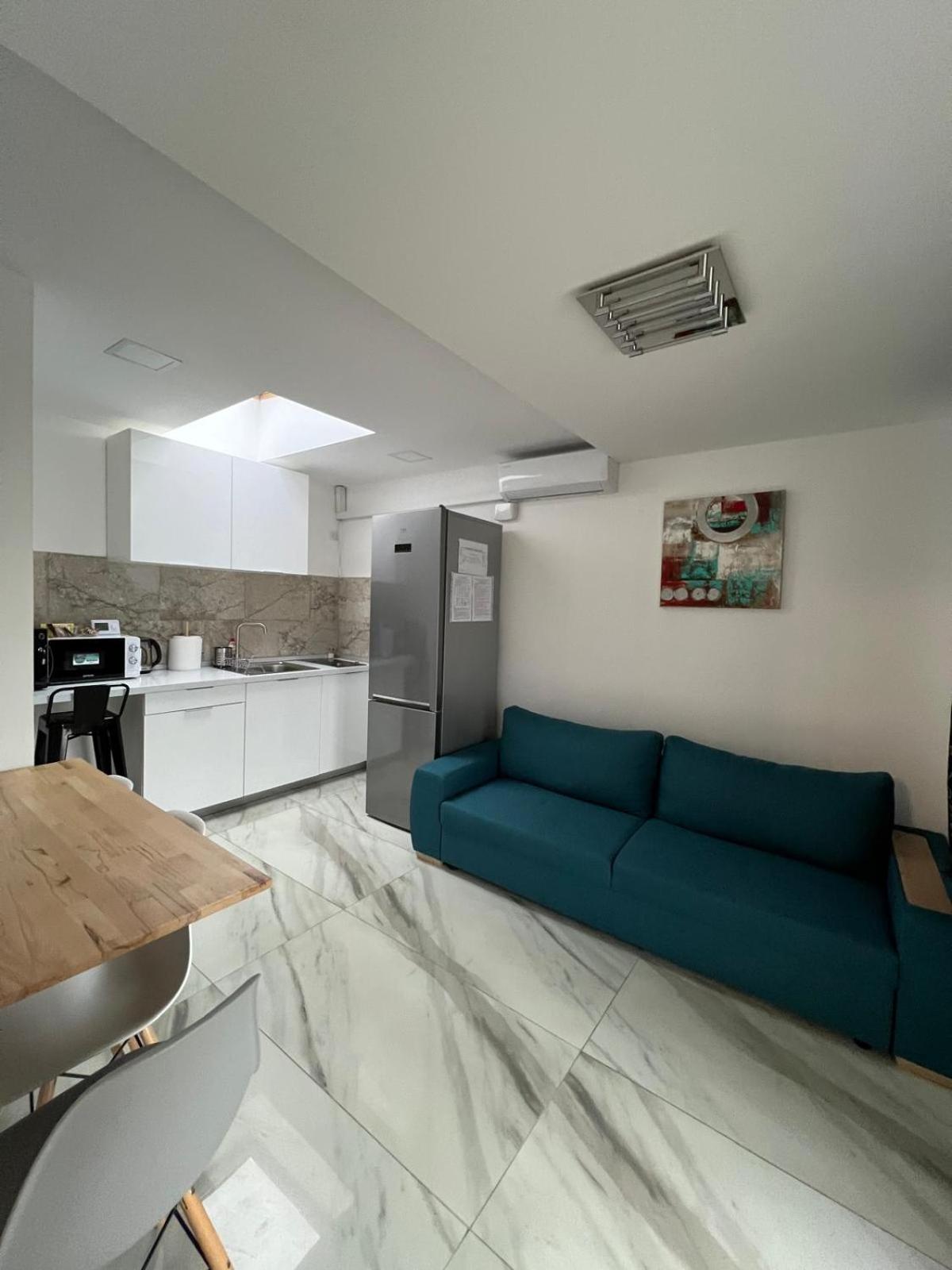 Luxus Cluj Airport Apartments ภายนอก รูปภาพ