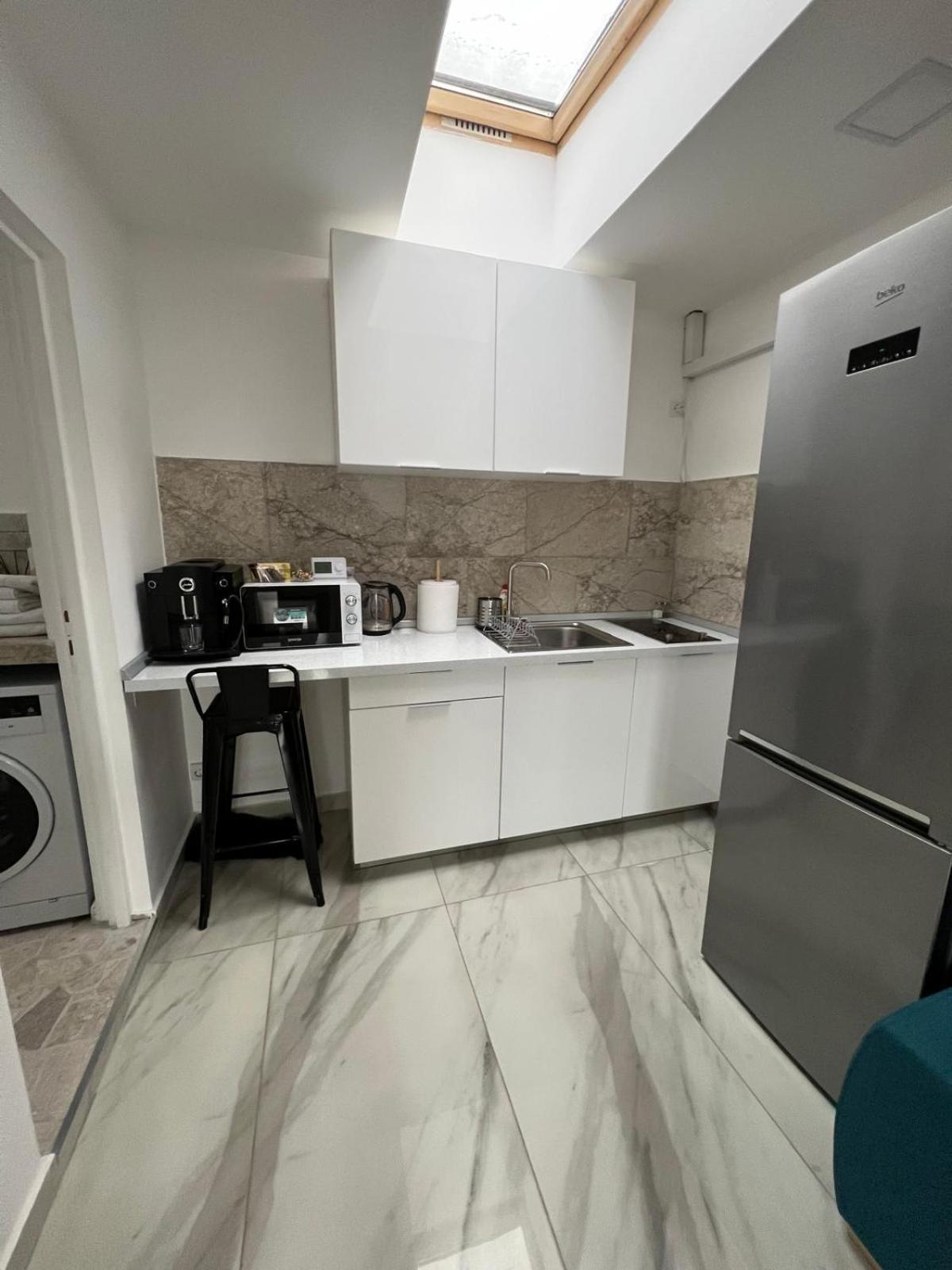Luxus Cluj Airport Apartments ภายนอก รูปภาพ
