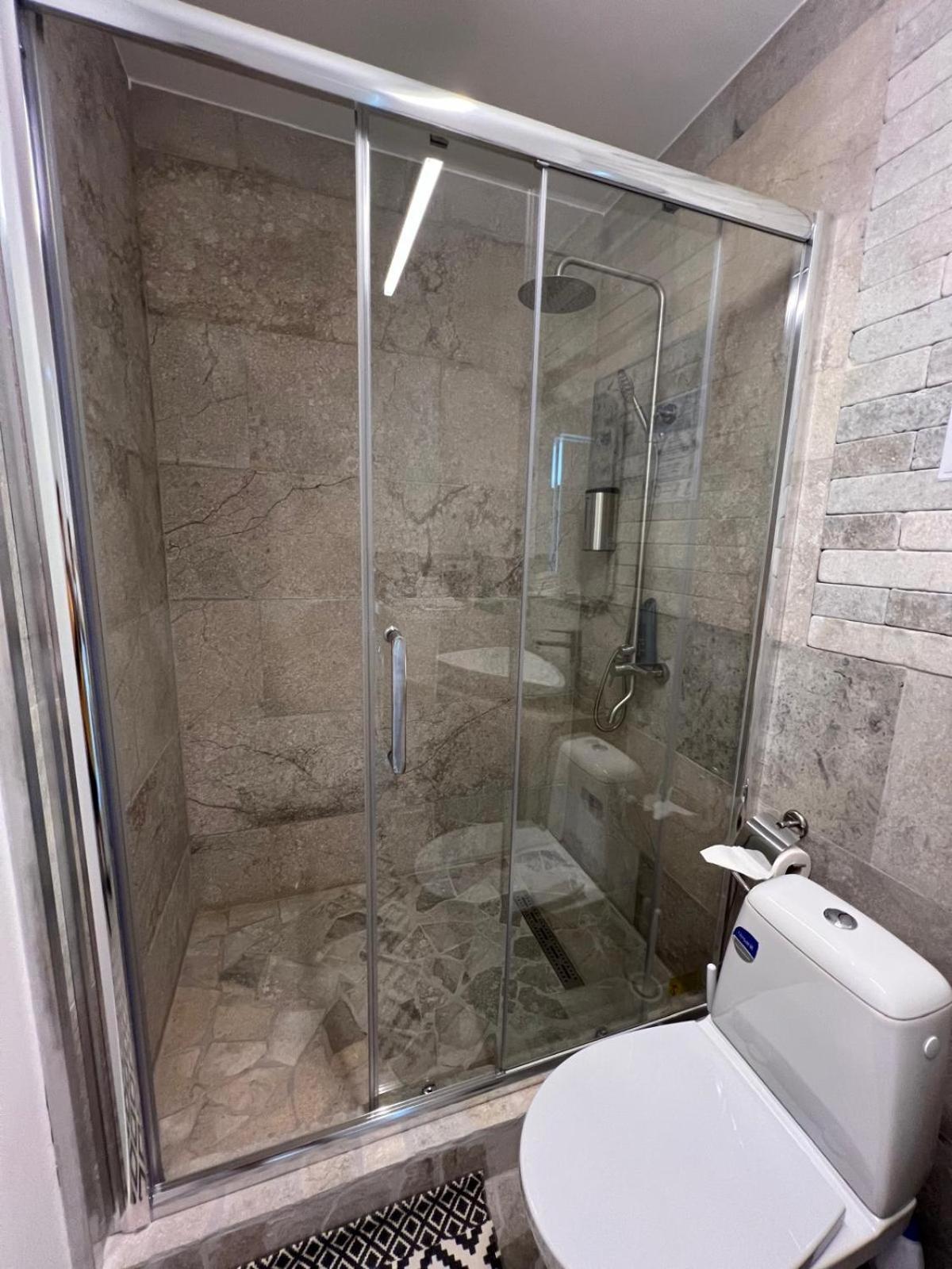 Luxus Cluj Airport Apartments ภายนอก รูปภาพ