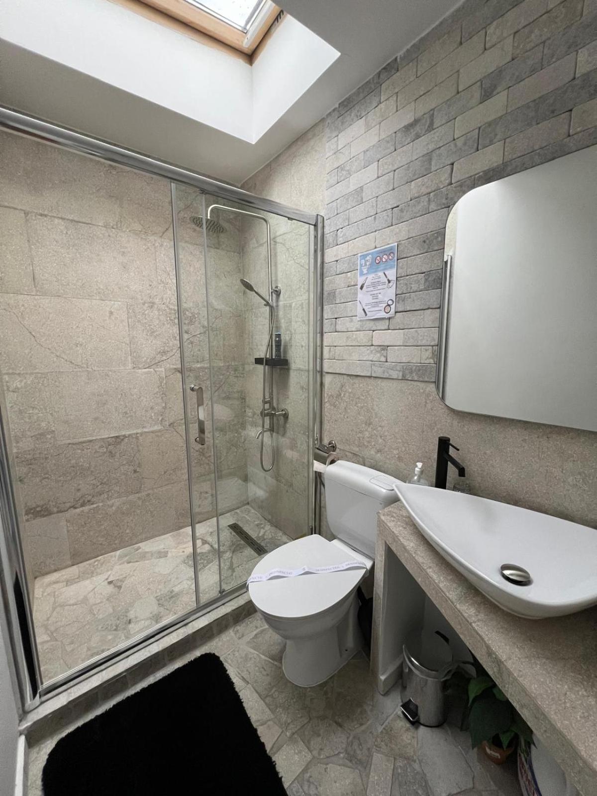 Luxus Cluj Airport Apartments ภายนอก รูปภาพ