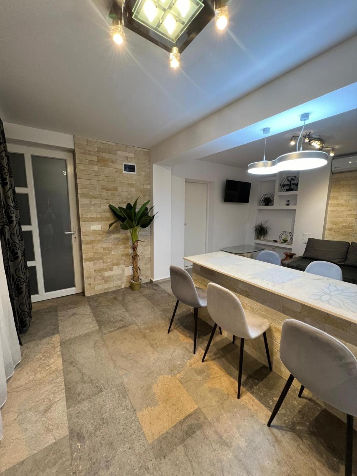 Luxus Cluj Airport Apartments ภายนอก รูปภาพ