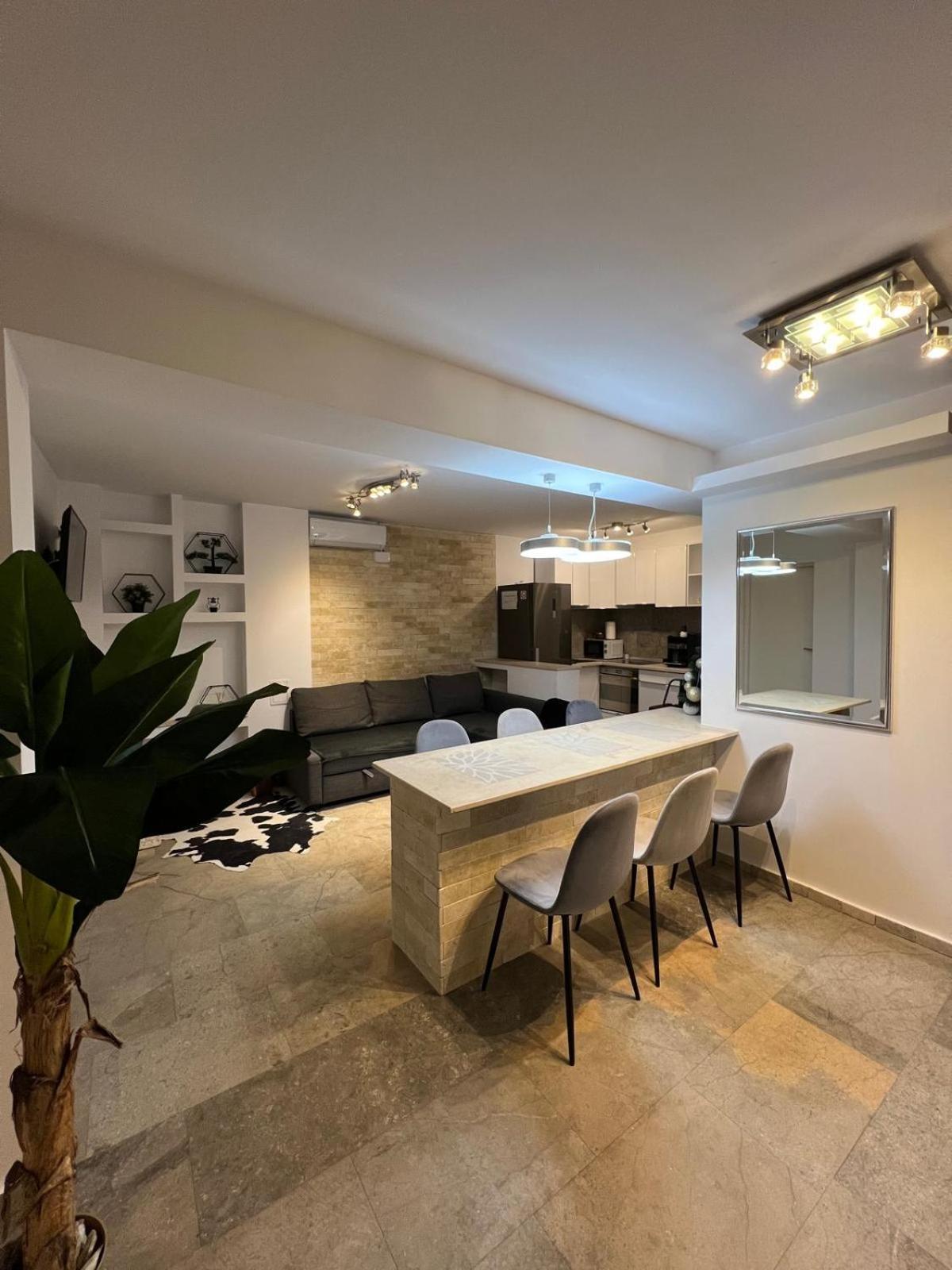 Luxus Cluj Airport Apartments ภายนอก รูปภาพ