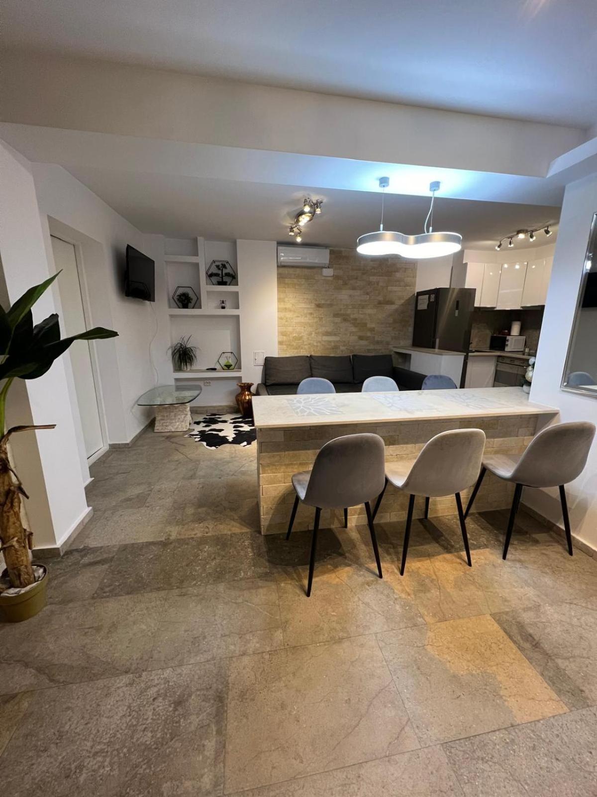 Luxus Cluj Airport Apartments ภายนอก รูปภาพ